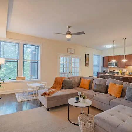 Chic & Elegant 4br Retreat Near Uchi With Laundry Apartment *