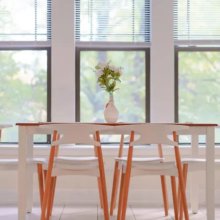 Chic & Elegant 4br Retreat Near Uchi With Laundry *