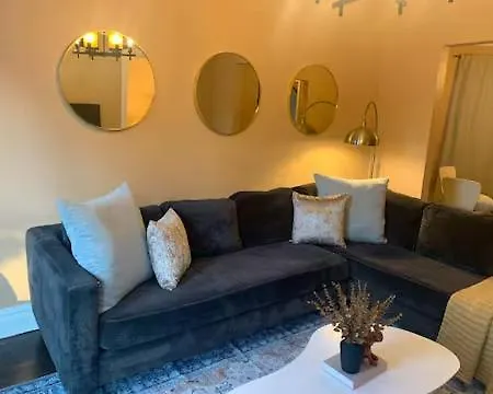 Luxurious Andersonville Oasis Apartment