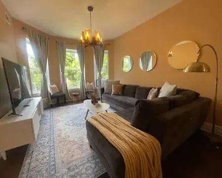 Luxurious Andersonville Oasis Apartment