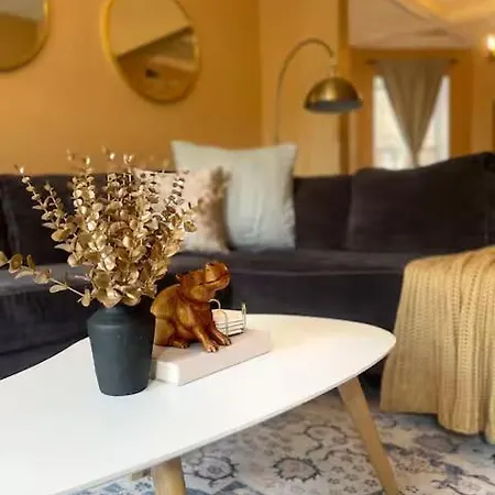 Apartment Luxurious Andersonville Oasis