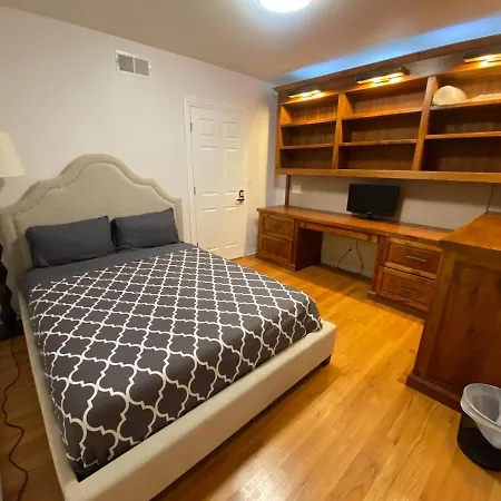 A Spacious And Well-equipped * Chicago