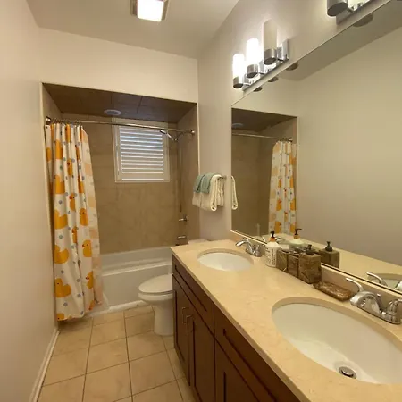 A Spacious And Well-equipped Holiday home Chicago