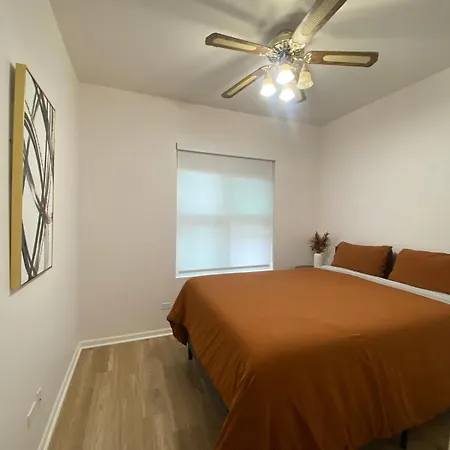 A Spacious And Well-equipped * Chicago
