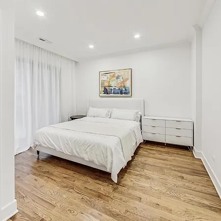 Apartment Luxurious Lincoln Park With Gourmet Kitchen