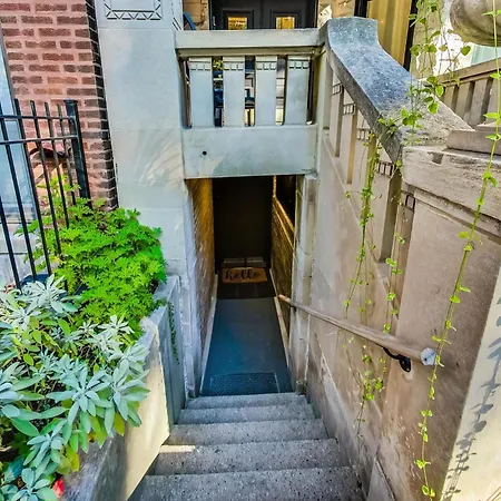 Luxurious Lincoln Park With Gourmet Kitchen Apartment *
