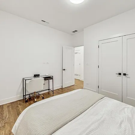 Luxurious Lincoln Park With Gourmet Kitchen Apartment Chicago