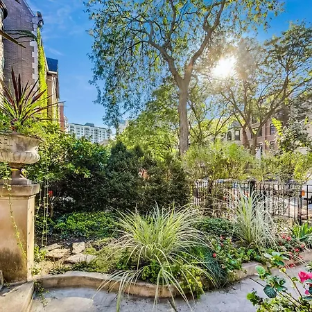 Luxurious Lincoln Park With Gourmet Kitchen Apartment *