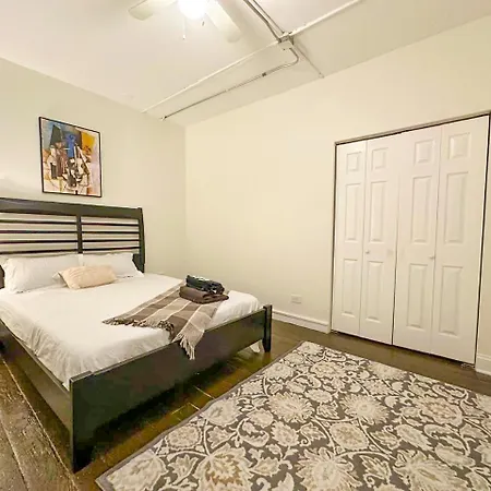 Mccormick Place Spacious 5br With Pool Table & Optional Parking Sleeps 10 Near Soldier Field And Grant Park Chicago
