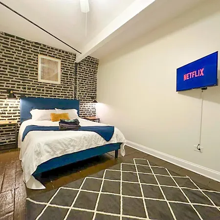 Apartment Mccormick Place Spacious 5br With Pool Table & Optional Parking Sleeps 10 Near Soldier Field And Grant Park Chicago