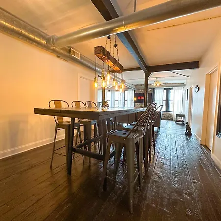 Mccormick Place Spacious 5br With Pool Table & Optional Parking Sleeps 10 Near Soldier Field And Grant Park