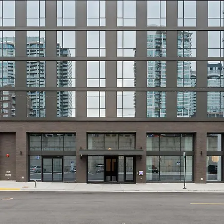 3 Bed 3 Bath High Rise With Gym & Amenities Apartment Chicago