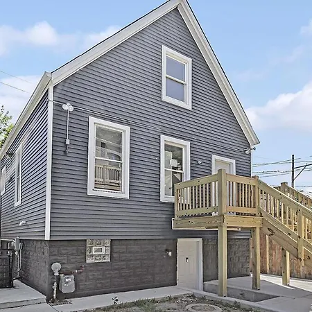 Private Loft - 15 Min From Downtown Apartment