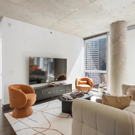 Apartment Linea Luxury Living With Indoor Pool And Rooftop Views In The Loop