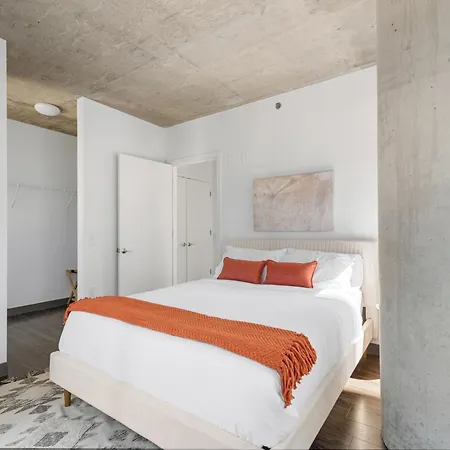 Apartment Linea Luxury Living With Indoor Pool And Rooftop Views In The Loop