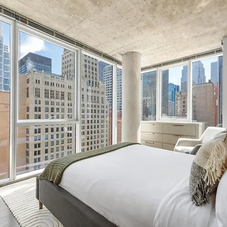 Linea Luxury Living With Indoor Pool And Rooftop Views In The Loop Apartment Chicago