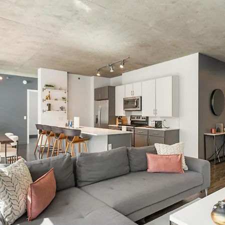 Linea Luxury Living With Indoor Pool And Rooftop Views In The Loop