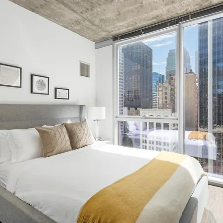 Linea Luxury Living With Indoor Pool And Rooftop Views In The Loop Chicago