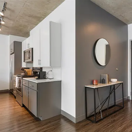 Apartment Linea Luxury Living With Indoor Pool And Rooftop Views In The Loop