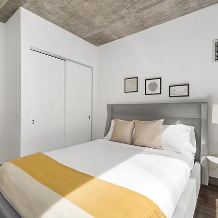 Apartment Linea Luxury Living With Indoor Pool And Rooftop Views In The Loop Chicago