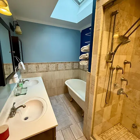 Apartment Stunning In Prime With Private Pool Chicago