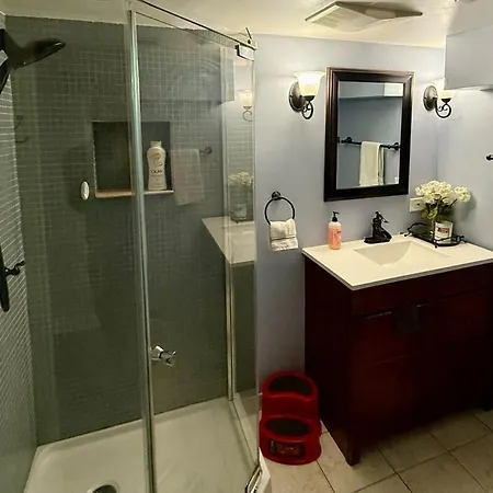 Stunning In Prime With Private Pool Apartment Chicago