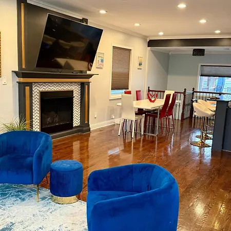 Apartment Stunning In Prime With Private Pool