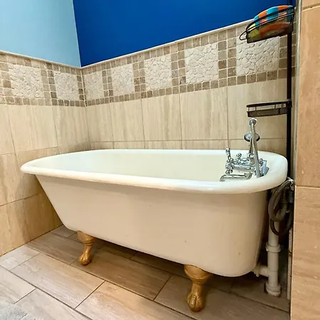 Stunning In Prime With Private Pool Chicago