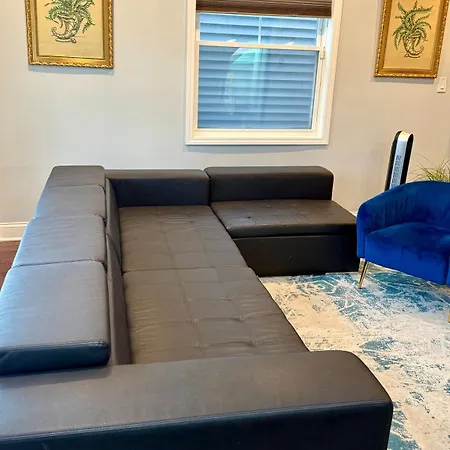Apartment Stunning In Prime With Private Pool