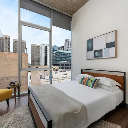Jeffjack Heated Pool Penthouse In Chicago's West Loop