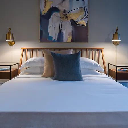 The Bernardin Gold Coast Luxury Near Magnificent Mile
