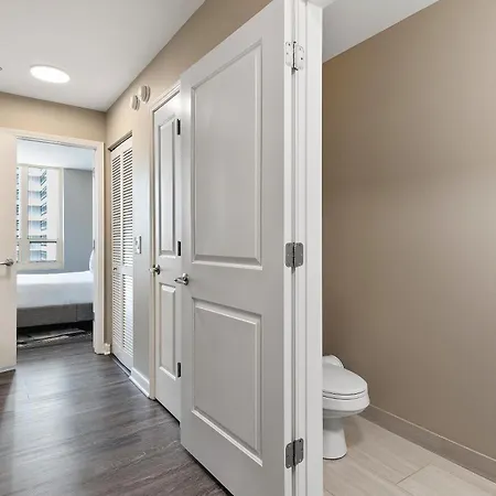 The Bernardin Gold Coast Luxury Near Magnificent Mile
