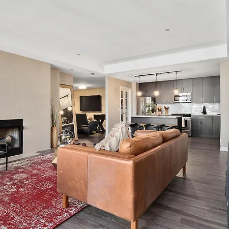 The Bernardin Gold Coast Luxury Near Magnificent Mile Apartment