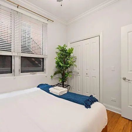 1 Free Parking Gym Balcony Sleeps 10 Apartment