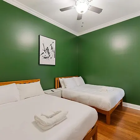1 Free Parking Gym Balcony Sleeps 10 Apartment