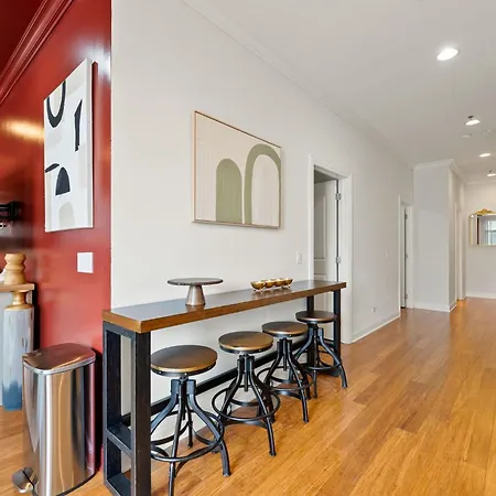 Apartment 1 Free Parking Gym Balcony Sleeps 10 Chicago