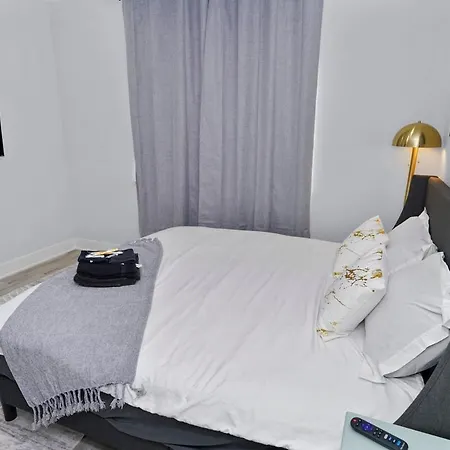Stylish Cozy 3br Retreat With Free Parking Near Pilsen Art Center, Douglas Park And Of Illinois Apartment