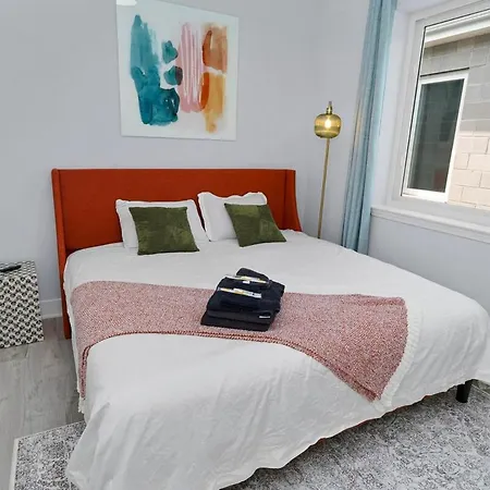 Apartment Stylish Cozy 3br Retreat With Free Parking Near Pilsen Art Center, Douglas Park And Of Illinois *
