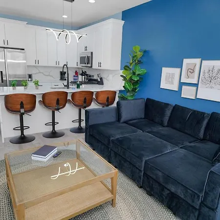 Stylish Cozy 3br Retreat With Free Parking Near Pilsen Art Center, Douglas Park And Of Illinois Apartment *
