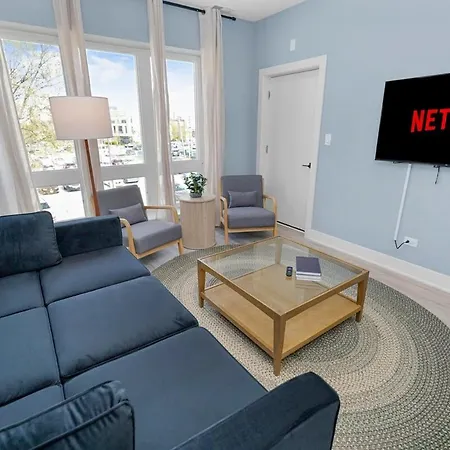 Stylish Cozy 3br Retreat With Free Parking Near Pilsen Art Center, Douglas Park And Of Illinois *