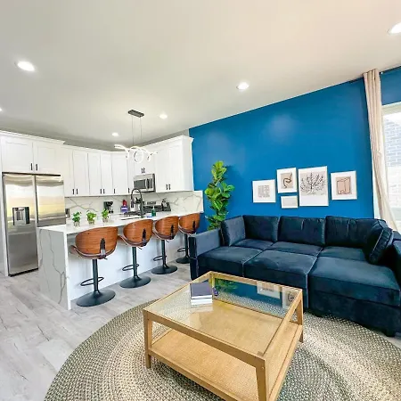 Stylish Cozy 3br Retreat With Free Parking Near Pilsen Art Center, Douglas Park And Of Illinois Chicago