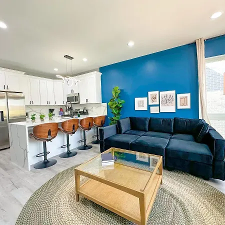 Stylish Cozy 3br Retreat With Free Parking Near Pilsen Art Center, Douglas Park And Of Illinois Apartment Chicago