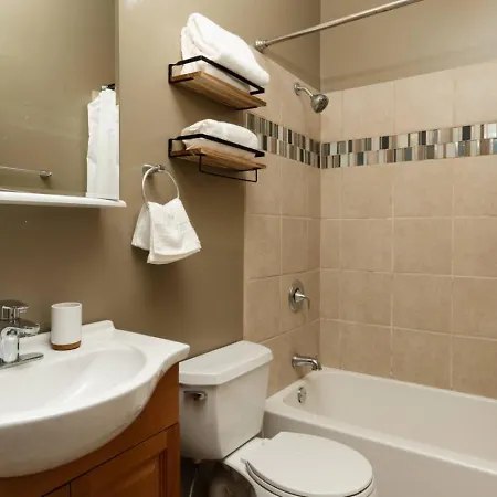 Wicker Park 2br Near Milwaukee Ave Apartment