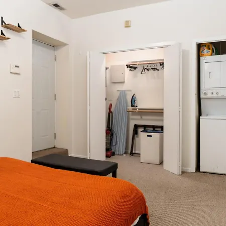 Wicker Park 2br Near Milwaukee Ave *