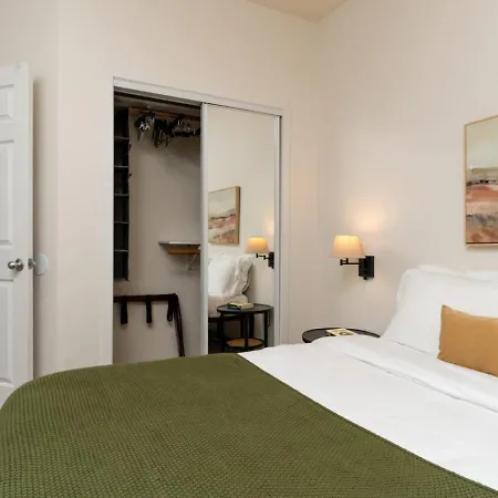 Wicker Park 2br Near Milwaukee Ave Apartment *