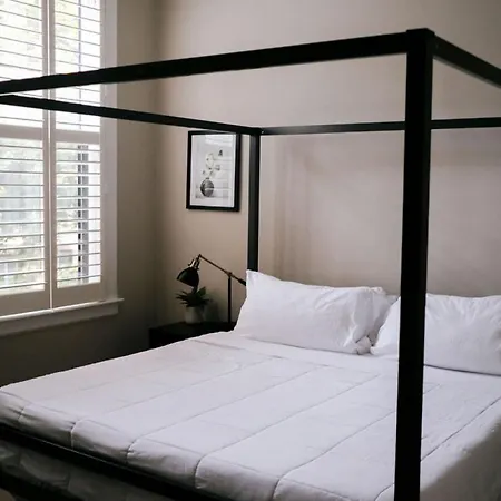 1 Rated 4br Lincoln Park House - King Bed Holiday home Chicago