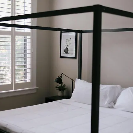 1 Rated 4br Lincoln Park House - King Bed Holiday home