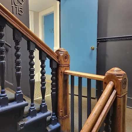 Parthenon Hostel *