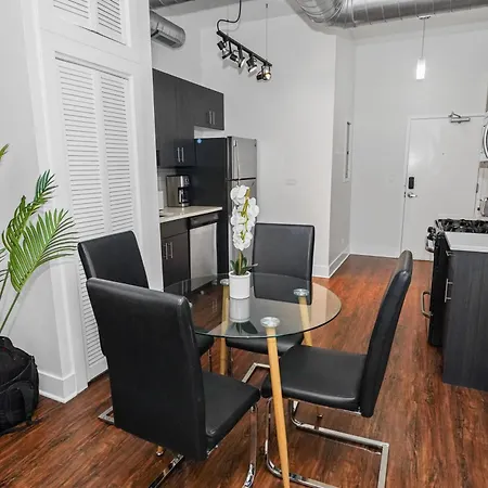 Bright 420-friendly 3br Retreat Smoke Friendly Unit Near Mccormick Place Convention And Museum Campus *
