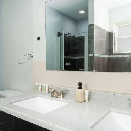 Logan Square Penthouse With Parking And Patio Chicago